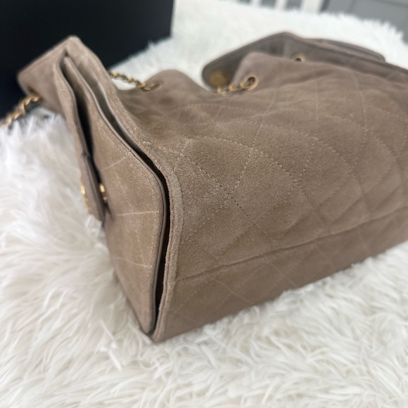 CHANEL 25 Hobo Bag in Small Grey Suede GHW - Picture 7 of 10